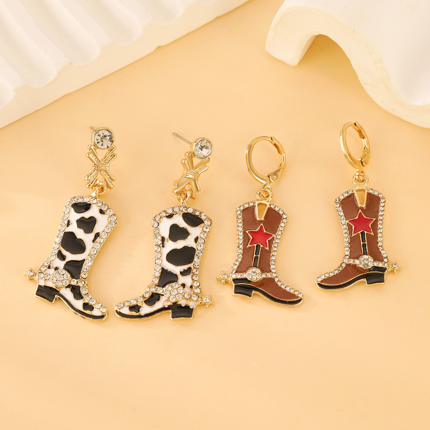 European and American cross-border fashion oil-dripping earrings, personalized earrings, Western denim red star cow pattern boot earrings for women Application Scenario