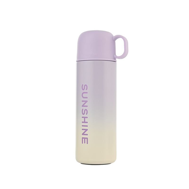 The popular gradient color 316 stainless steel double-drinking insulated cup has a high appearance level, is a portable hand-held bouncy cup, and has a large capacity water cup Application Scenario