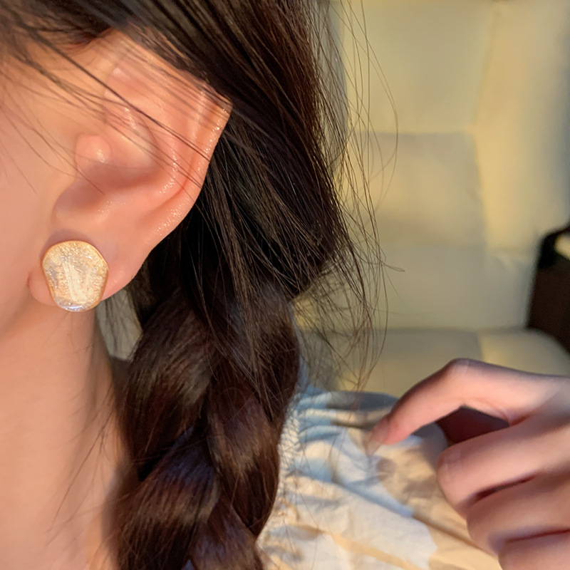 Korean-style irregular metal earrings, unique design sense for women, ear piercing set, ear studs, simple and niche earrings wholesale Application Scenario