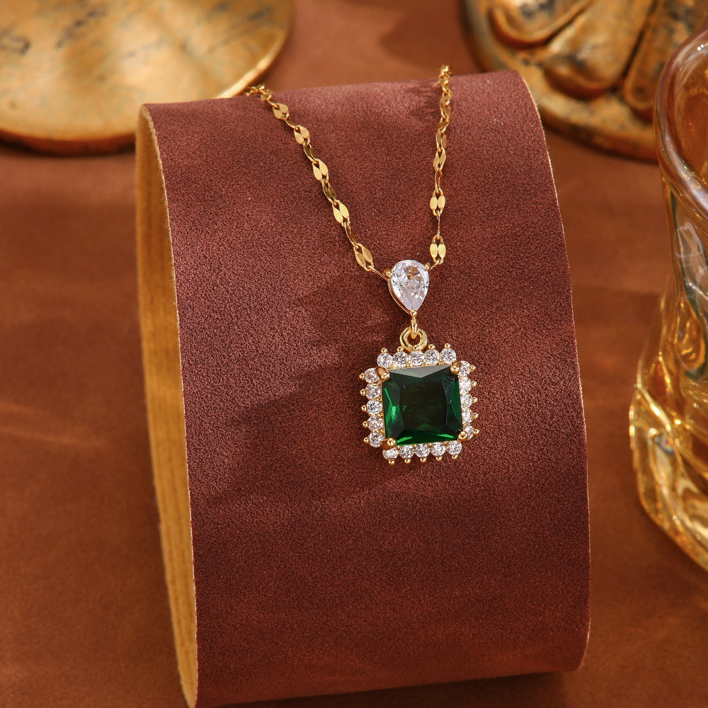Cross-border European and American light luxury emerald zircon titanium steel necklace for women, personalized, fashionable and versatile light luxury style collarbone chain accessory Specification drawing