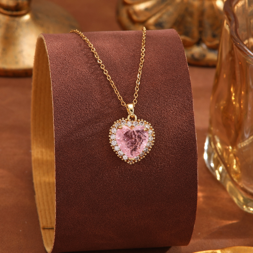 A popular new Austrian crystal zircon necklace for women in Europe and America, featuring a single-layer multi-color heart-shaped collarbone chain Application Scenario