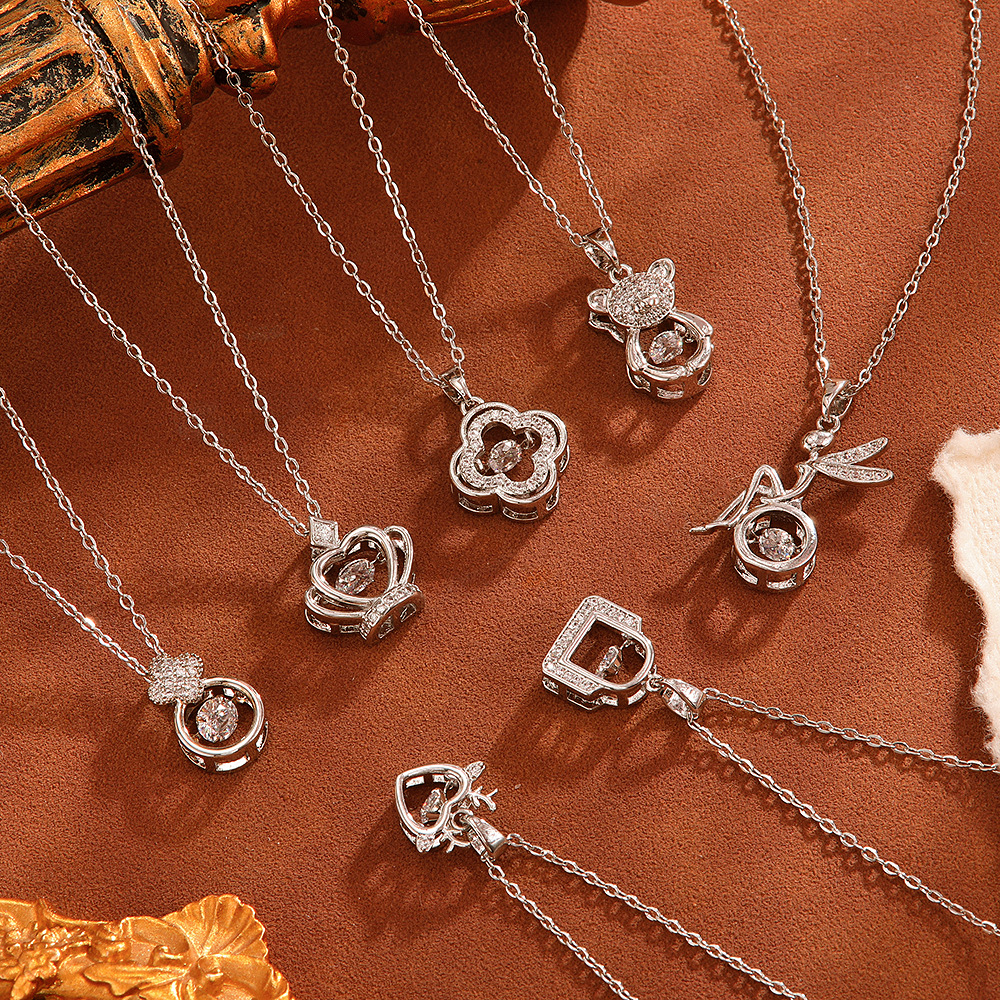 Fashionable and light luxury titanium steel necklace, versatile and high-end, niche pendant, sweet and elegant, collarbone chain, non-fading accessory full figure