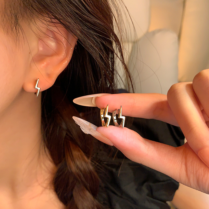 Exquisite lightning ear studs for men and women, 2024 new style, cold style, versatile, elegant and high-end earrings, unique and stylish ear studs details Picture