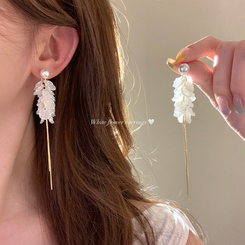 Summer pearl white petal tassel earrings, women's high-end and light luxury earrings, women's seaside vacation style stud earrings Application Scenario