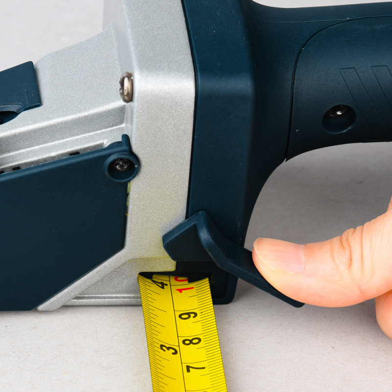 Gypsum board cutter, a magic tool for cutting boards, a special knife for cutting, a multi-functional woodworking decoration tool, a tape measure, a compass for drawing lines Application Scenario