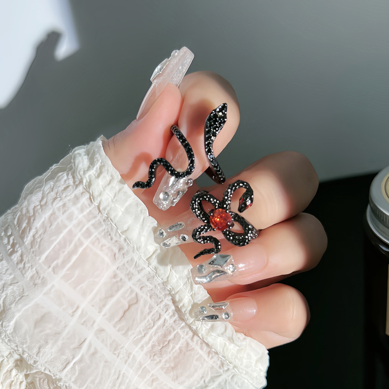 Sweet and cool dark style creative snake-shaped fashion open ring, a unique punk gender-neutral style simple and individual ring for women details Picture
