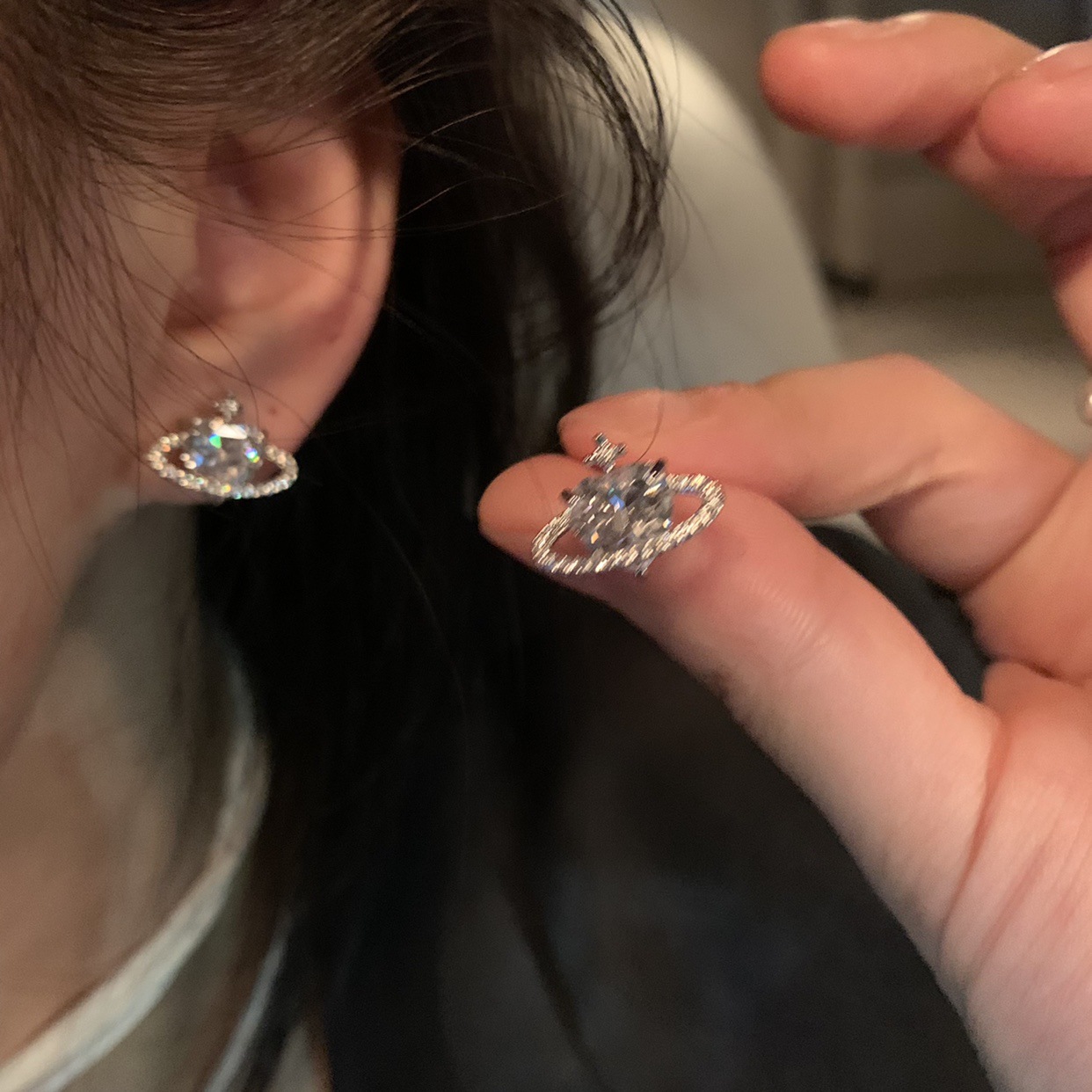S925 Silver needle micro-inlaid zircon new ball stud earrings, a niche, light luxury, sweet and cool style earring for women, a simple and high-end look Application Scenario