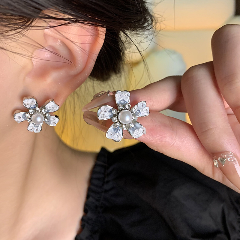 Blue gradient flower pearl earrings for women, cool, niche and high-end style earrings, light luxury, unique and best-selling earrings wholesale details Picture