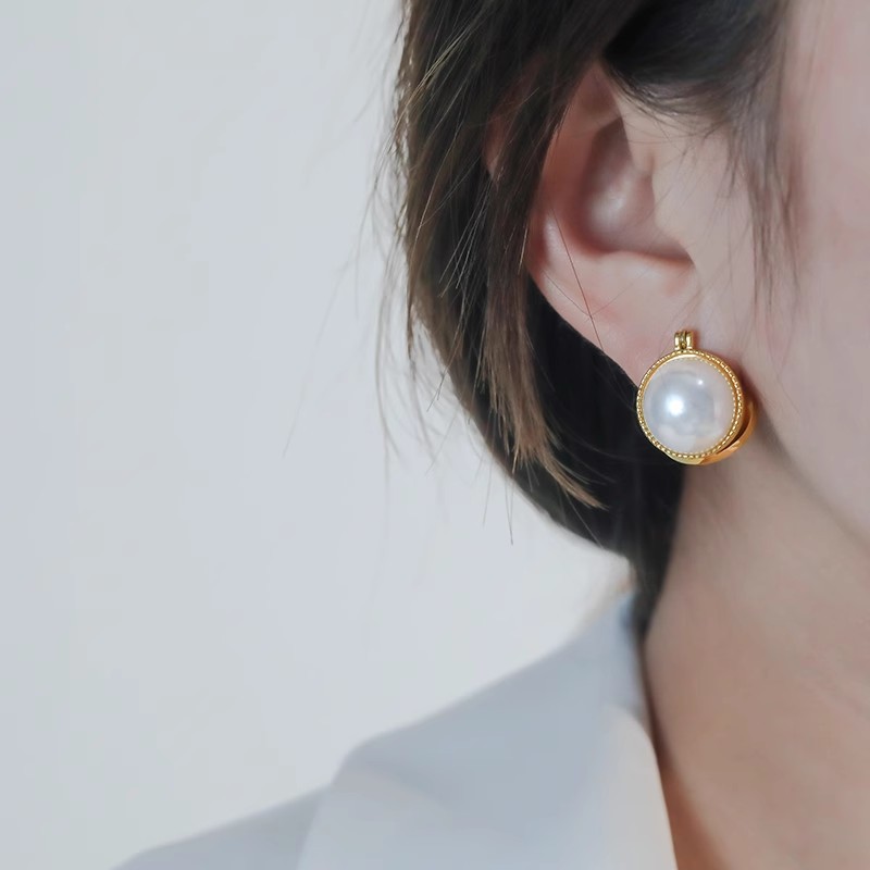 Retro, light luxury and high-end double-sided pearl ear buckles, 2025 new V-shaped earrings, fashionable, elegant and stylish earrings for women details Picture
