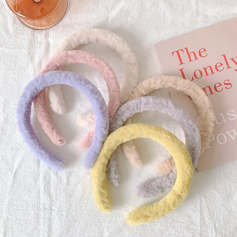 Wholesale of new autumn and winter faux rabbit hair bands, sweet and cute candy-colored headbands, furry hair clips, and popular online headwear full figure