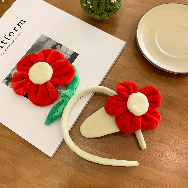 Little red flower hairband, cute flower hairband, Internet celebrity funny face-washing plush headband, anti-slip hairpin headwear for women Application Scenario