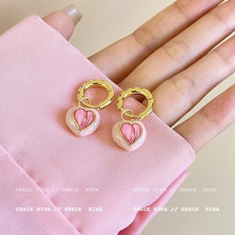 Sweet pink heart-shaped earrings for women, 2024 new style, light luxury and elegant stud earrings, niche high-end and versatile earrings details Picture