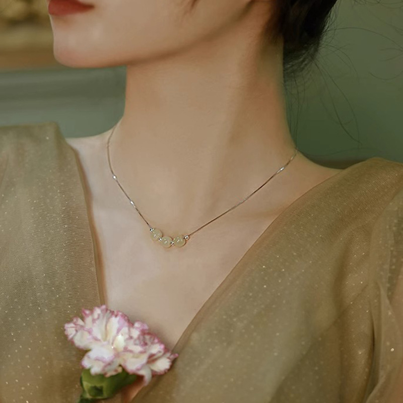 Three Hetian jade necklaces with a light luxury and niche design for women, 2023 new trendy collarbone chain and versatile pendant details Picture