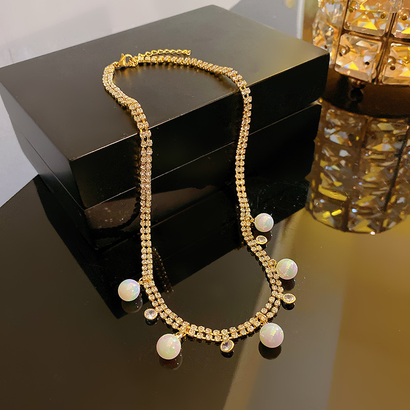 A retro European and American pearl necklace with a touch of luxury and sophistication, exuding a trendy vibe. The collarbone chain is an extremely elegant accessory Specification drawing