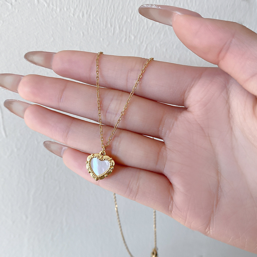 Colorful genuine shell heart titanium steel necklace, women's niche design sense, light luxury collarbone chain, popular online celebrity, non-fading accessory wholesale details Picture