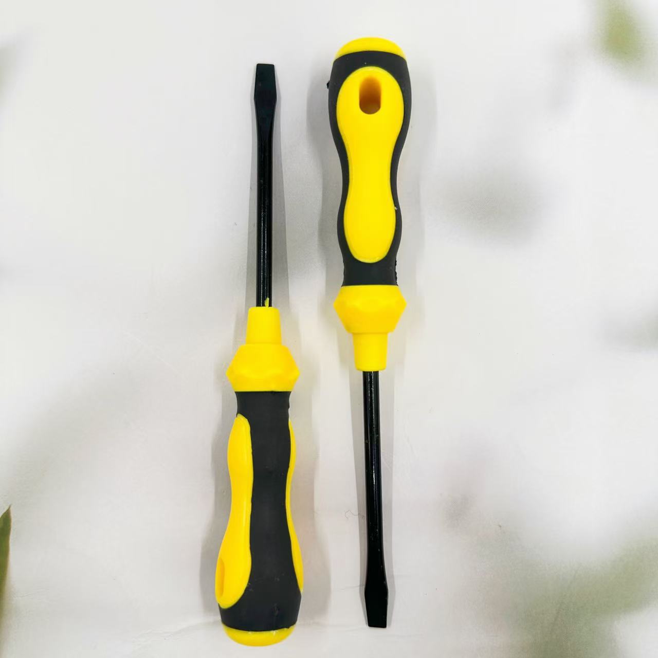 3-inch flat-head screwdriver, strong magnetic screwdriver, multi-functional manual screwdriver, 1 yuan, 2 yuan, general merchandise details Picture