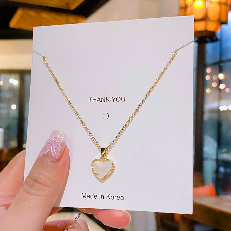 Elegant and individualistic, light luxury, heart-shaped pendant, titanium steel necklace, women's niche, versatile, internet-famous collarbone chain, fashionable double-sided accessory details Picture