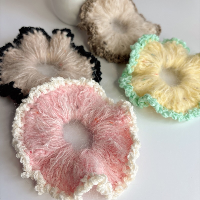 Hand-woven woolen hair bands with a sweet and contrasting color atmosphere, a new sweet fairy ponytail hair rope accessory for autumn and winter details Picture