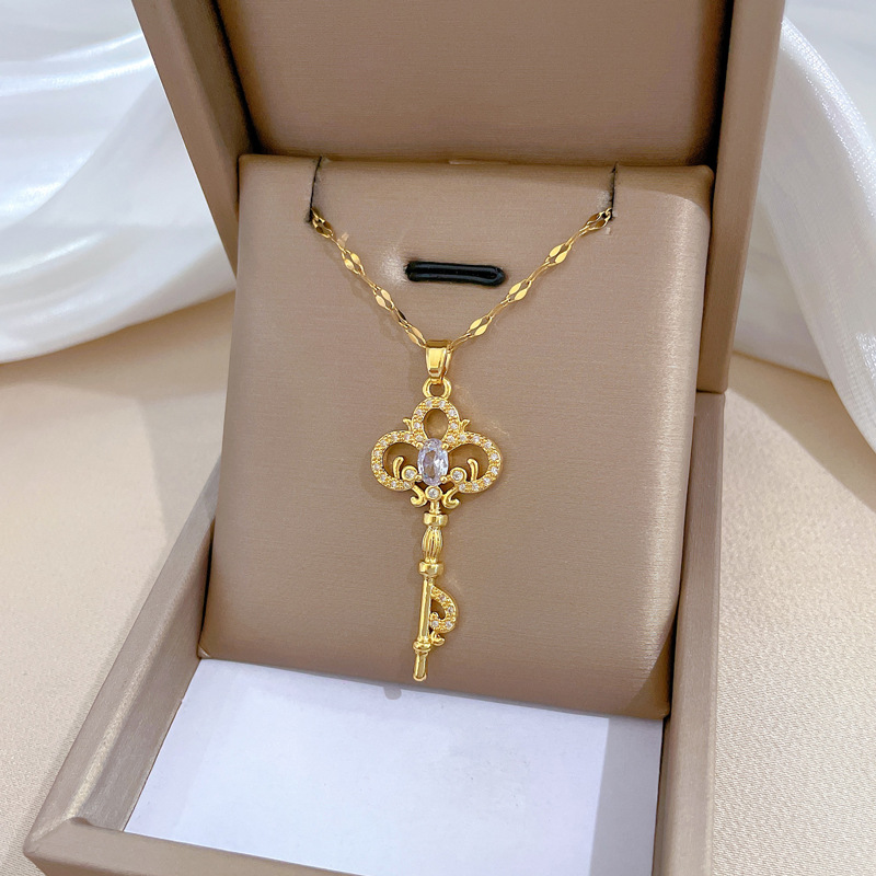 【 Titanium Steel 】 Ancient-style key, light luxury, luxurious, full diamond lucky necklace, versatile collarbone chain, titanium steel chain Application Scenario
