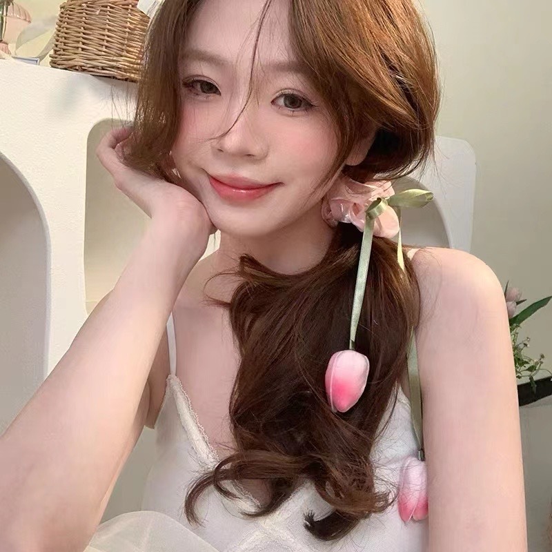 Korean-style tulip flower large intestine hair band, gentle and sweet, with a unique design sense. Bun hairstyle, hair tie, hair accessory for women Application Scenario
