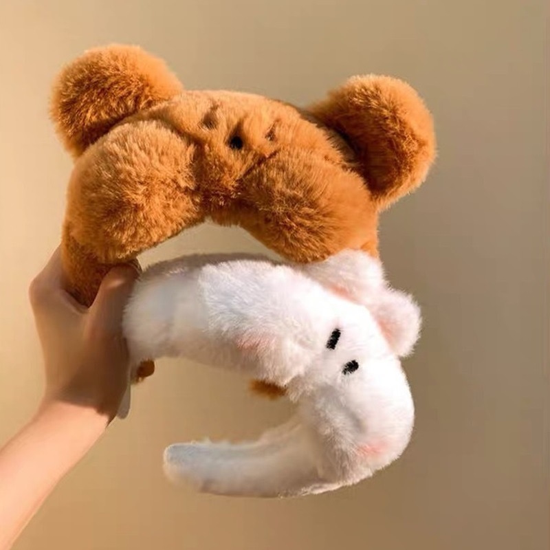 The same cute plush hairband as on Xiaohongshu for taking photos, washing your face and applying facial masks. The headband is a high head accessory for the bear and Rabbit couple full figure