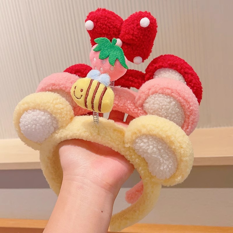 It's strawberry! Plush hairband for women 2024 new autumn and winter sweet face-washing, hair-pressing, headband, hair clip, hair tie and headwear Application Scenario