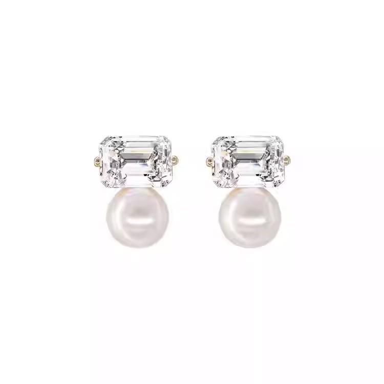 Wholesale of light luxury and high-end square zircon pearl ear studs with a niche design sense, exquisite and sweet earrings for girls Item Picture