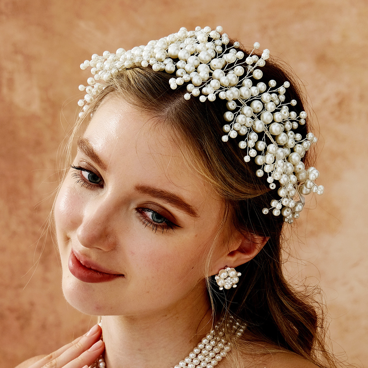 New exaggerated pearl bridal hair band, wedding headwear, honeymoon travel photo hair accessory, versatile wedding dress and evening gown accessories details Picture