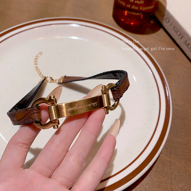 Leather punk metal letter collar necklace, 2k hot girl versatile, light luxury and high-end style neckchain, collarbone chain accessory details Picture