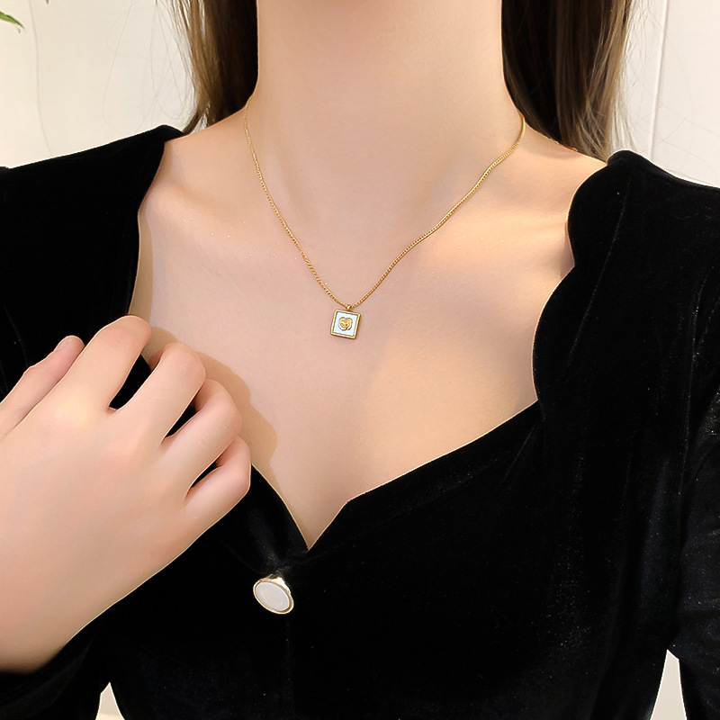 Elegant square shell rose titanium steel necklace that never fades for women, light luxury collarbone chain new 18k jewelry Application Scenario