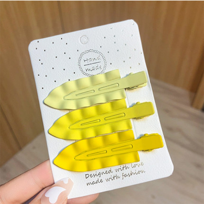 3 pieces ~ Wavy hair clips, matte metal, Korean colorful bangs, facial cleansing hair accessory, makeup side hair clippers Application Scenario