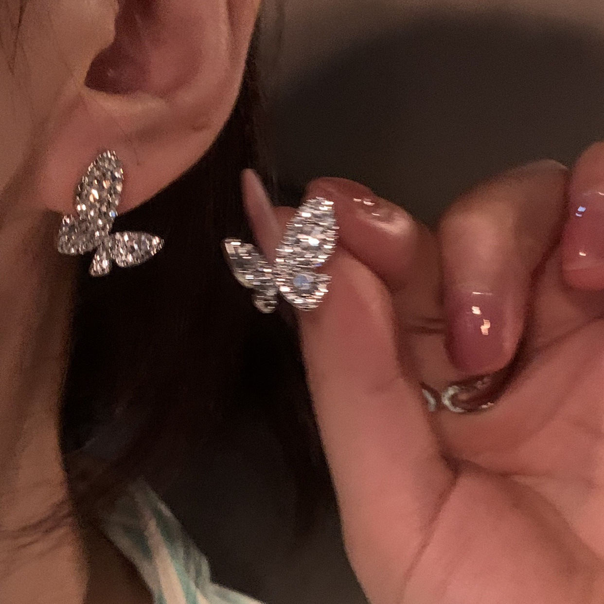 Full-diamond butterfly-shaped earrings for women, Korean-style elegant socialite earrings, niche design, high-end feel, cold style earrings wholesale Application Scenario