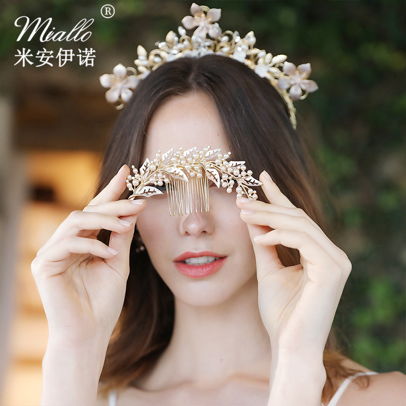 European and American InS-style wedding dress headwear, cross-border alloy hollowed-out leaf hair comb, pearl water diamond updo hair comb details Picture