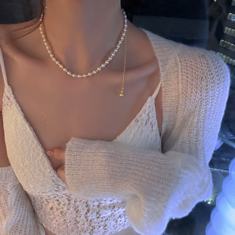 Pearl Butterfly necklace for Women, a new 2024 high-end design, niche and light luxury fringed collarbone chain necklace accessory Application Scenario