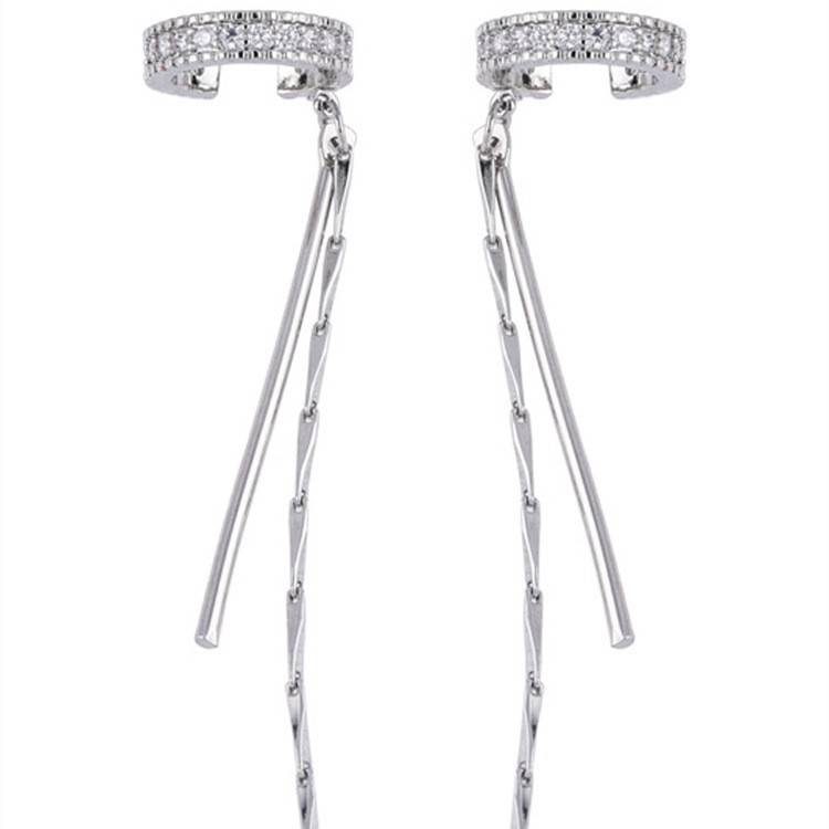 The no-ear piercing ear bone clip zircon tassel earrings exude a sophisticated and elegant charm. With a unique design, they are a versatile and niche long pair of earrings Item Picture