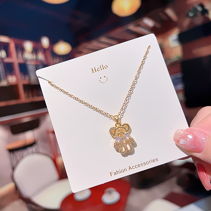 The new Korean version full diamond bear necklace is a unique and stylish collarbone chain that is popular on Instagram for women. It is a rare and versatile light luxury accessory details Picture