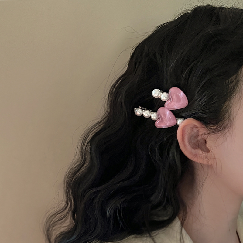 Sweet pearl heart-shaped hair clips, forehead fringe clips, girlish princess hair clips, cute duckbill clips, hair accessories Application Scenario