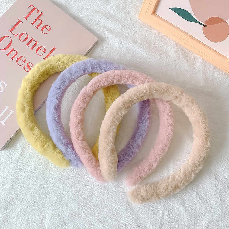 Wholesale of new autumn and winter faux rabbit hair bands, sweet and cute candy-colored headbands, furry hair clips, and popular online headwear Specification drawing