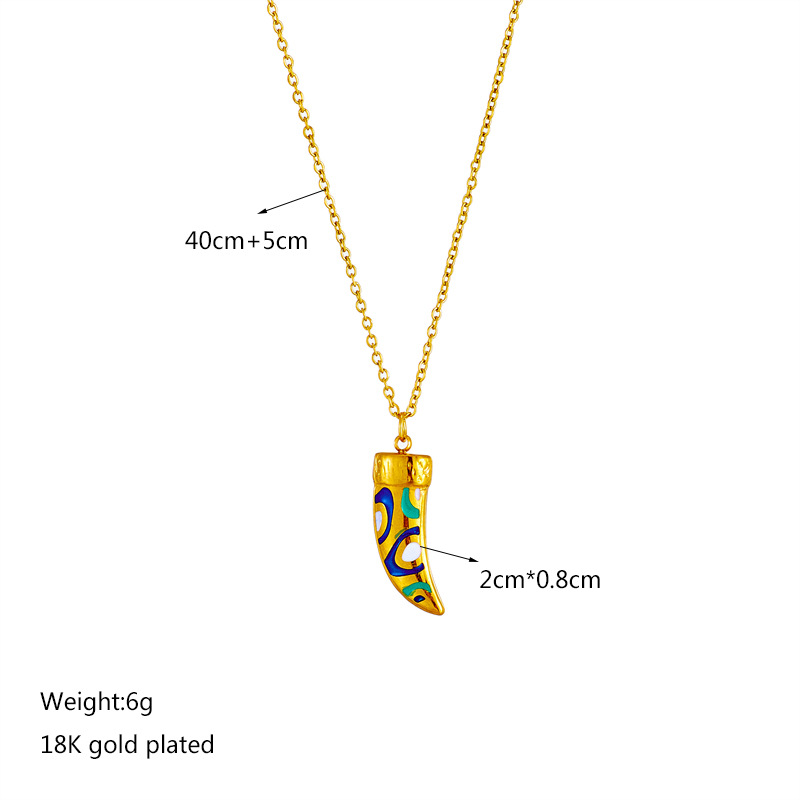 Fashionable and niche ethnic style design, metal titanium steel horn, colorful oil-dripping pendant chain accessory, retro necklace Application Scenario