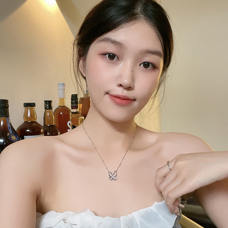 A sweet and new pink cat's eye butterfly necklace with a unique and fashionable female Instagram style collarbone chain, a popular and trendy neck chain details Picture