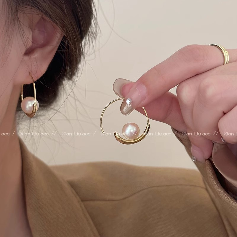French simple and fashionable pearl ear rings for women, 2025 new style, personalized and versatile earrings, high-end and unique style, earrings details Picture