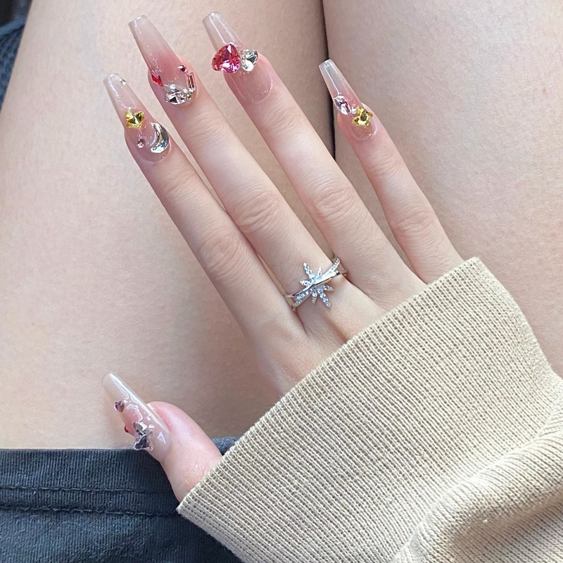 The star-encircled open ring is a versatile and exquisite starlight ring for women. It is an Instagram niche design with a unique and fashionable index finger ring Application Scenario