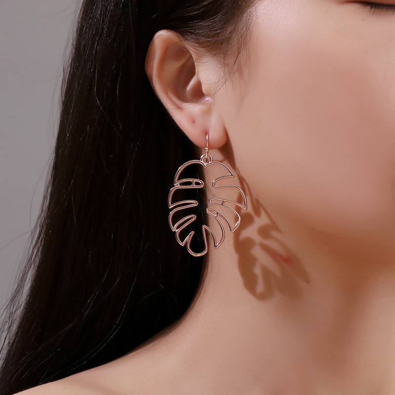 Cross-border best-selling earrings: Simple and retro ethnic style hollowed-out leaf earrings, trendy and individual banana leaf stud earrings for women full figure