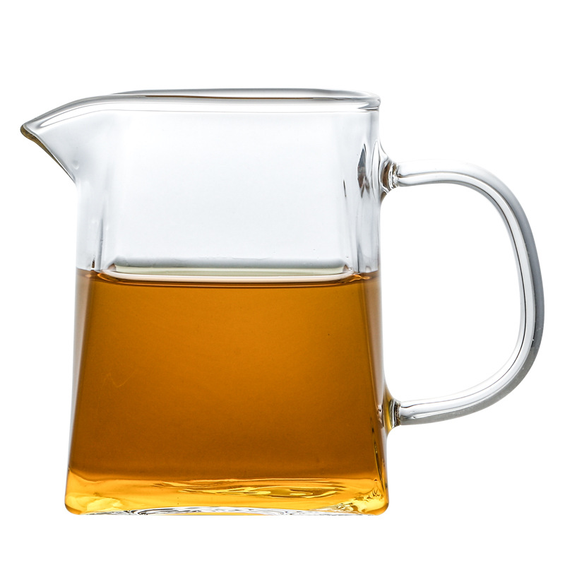 Heat-resistant glass fair cup, transparent glass square tea sea square bottom square public cup, sky round and earth square public cup Item Picture