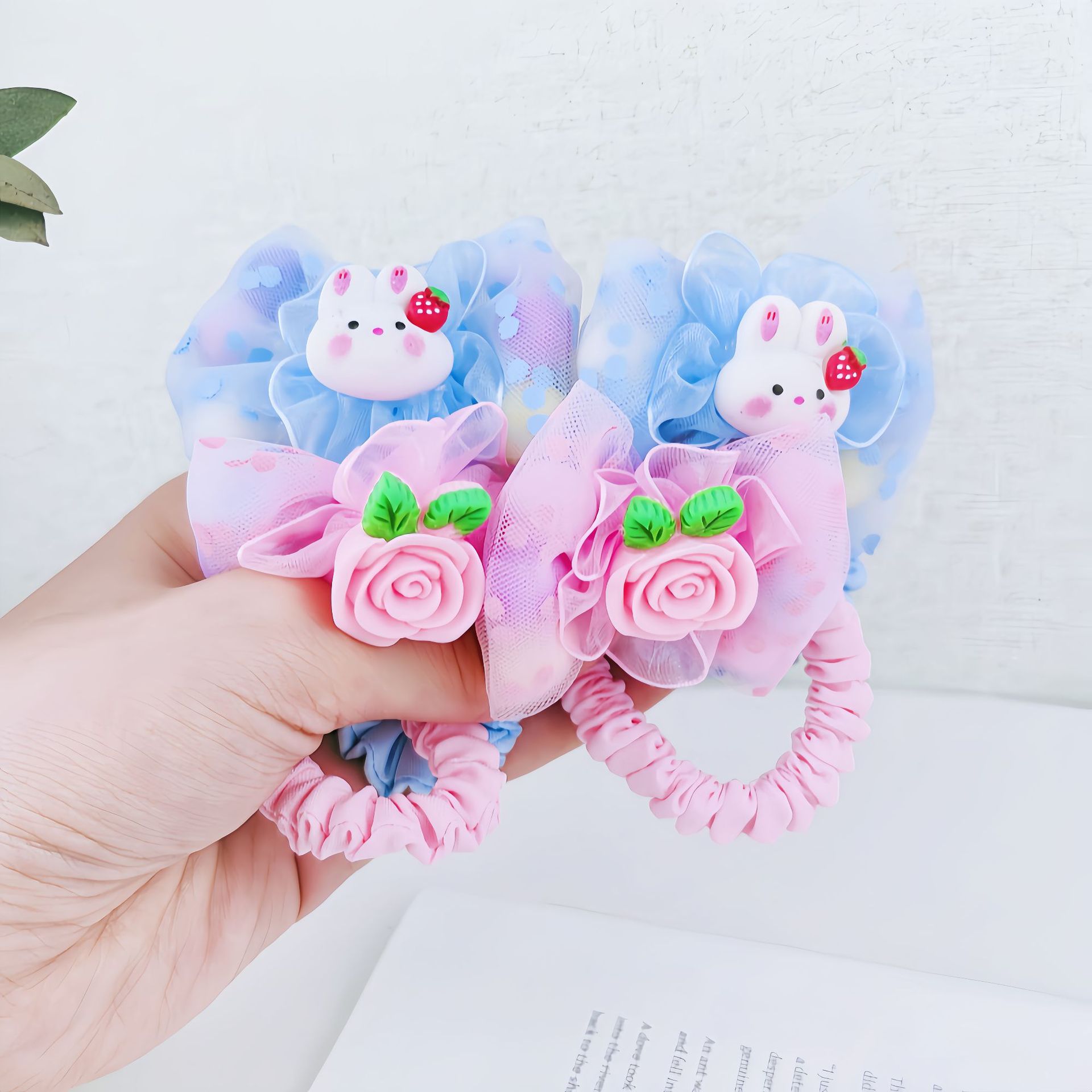 Children's flower cartoon hair bands, little girl with a ponytail, elastic headwear, sweet and cute hair ties, girl princess hair accessories full figure