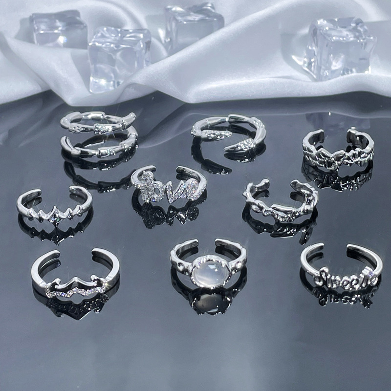 Minimalist plain bezel pleated texture open ring for women, irregular, fashionable, versatile, unique, niche and high-end index ring full figure