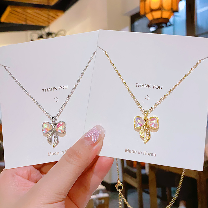 Fashionable and colorful color-changing bow necklace, a unique and light luxury design for women, versatile collarbone chain, a trendy and elegant accessory full figure