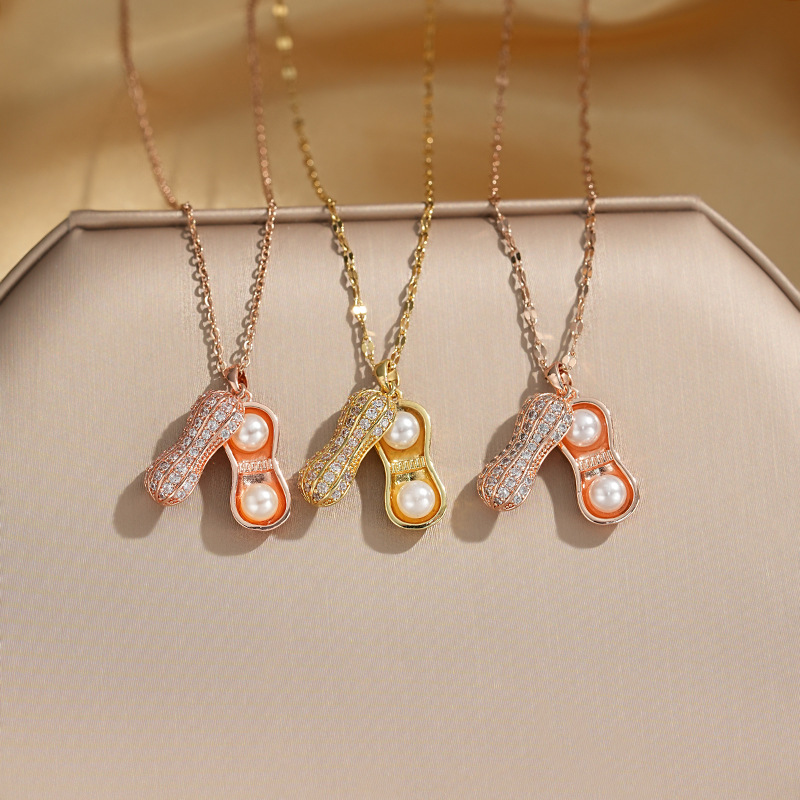 A bestseller on Xiaohongshu, the pearl and peanut necklace with zircon inlaid for women, is a versatile accessory that can be opened full figure