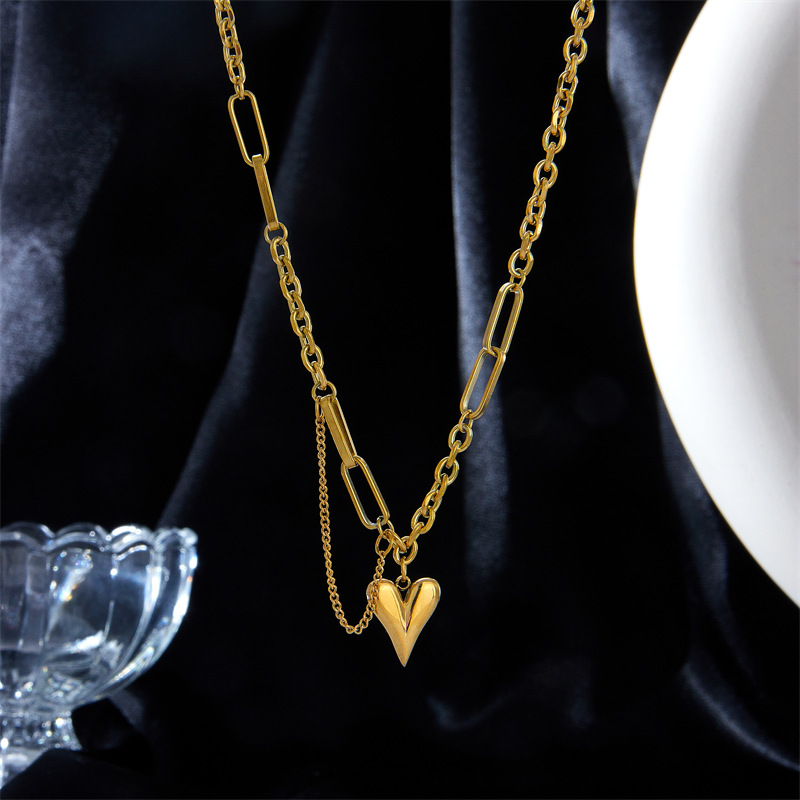 European and American fashion, light luxury, niche and simple titanium steel collarbone chain, versatile irregular heart-shaped pendant necklace Specification drawing