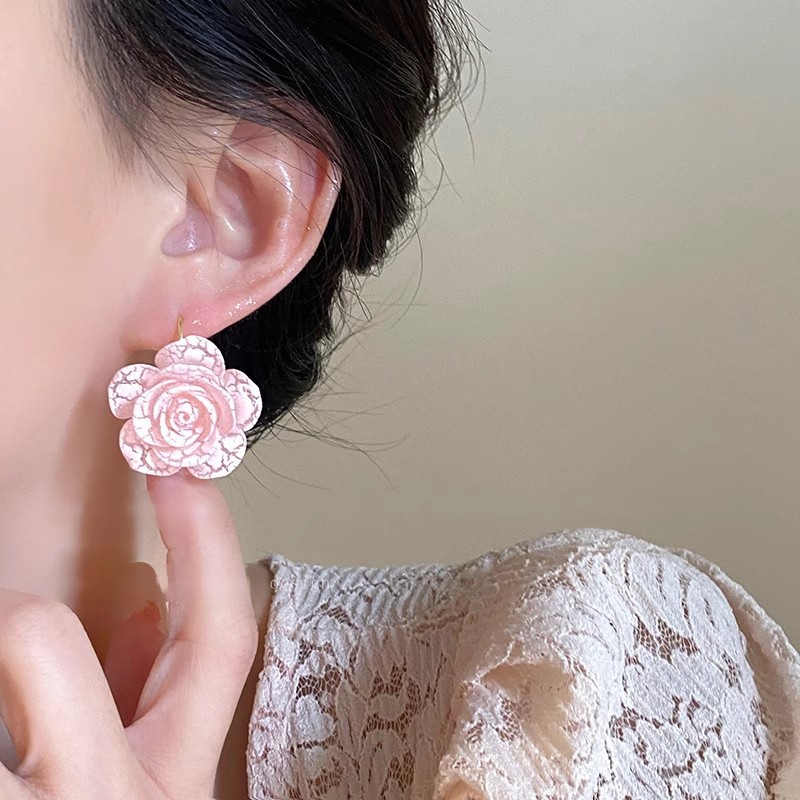 French gentle retro pink flower earrings for women, 2025 new niche design, high-end and elegant forest-style earrings Application Scenario
